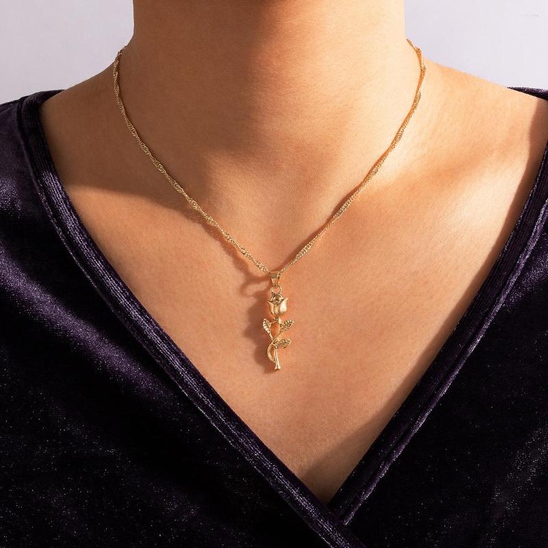 

Pendant Necklaces Simple Fashion Creative Aesthetic Rose Small Design Personality Geometric Street Shoot Lady Temperament Necklace