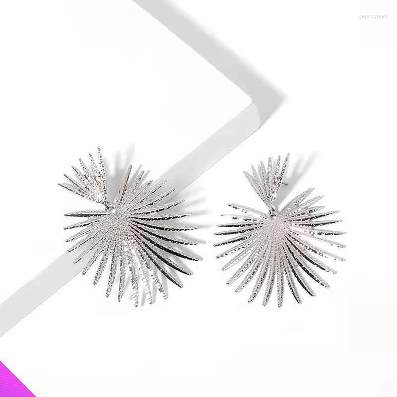 

Stud Earrings Wholesale 10 Exaggerated Fan-shaped Simple Jewelry Gifts European And American Female 2 Colors 2023