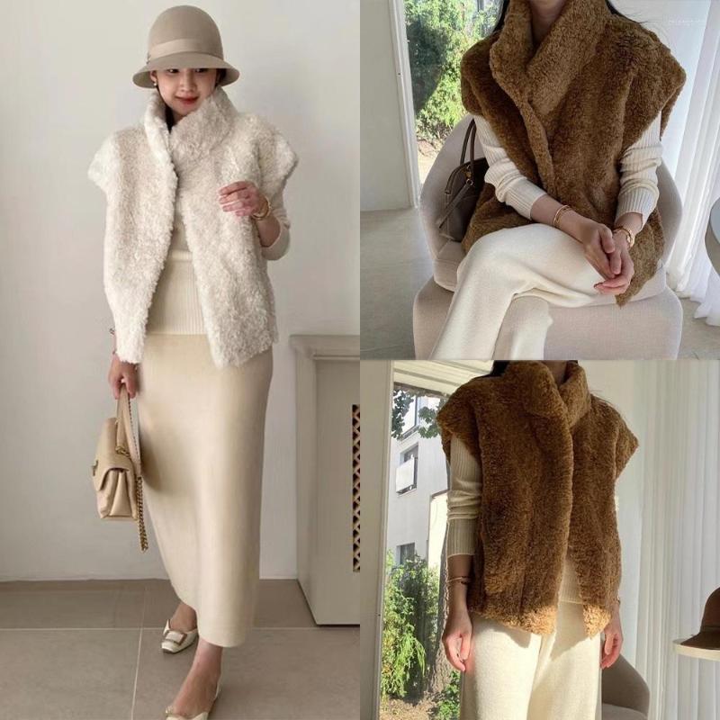 

Women's Vests 2023 Winter South Korea East Gate Simple Pure Color French Temperament Fur One Sleeveless Short Vest Stand Collar Coat, Beige