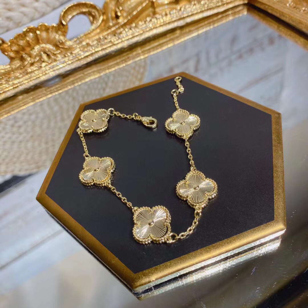 

Fashion Chain Bracelets 4Four Leaf Clover Designer Jewelry 18K Gold Bangle Bracelet for Women Men Necklaces Chain Elegant Jewelry L011