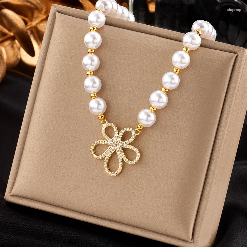 

Chains 316L Stainless Steel Cutout Rhinestone Flower Pendant Necklace For Women Fashion Girls Pearl Chain Party Jewelry Gift