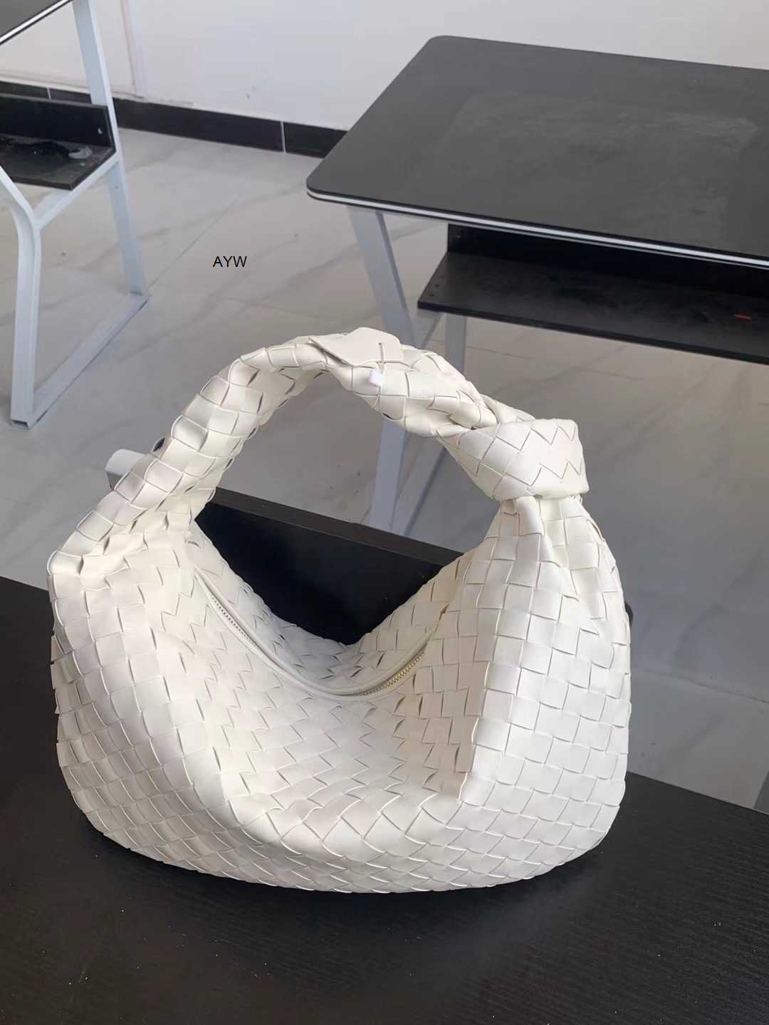 

Bottegas Bags Venetas Running Cassette Correct Edition Jodie Woven Knot Bag Large Croissant Cow Skin Underarm Bag Women's Bag Ayw, Black6