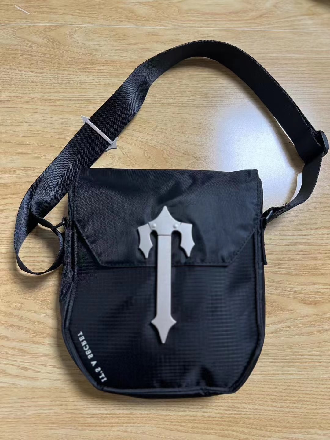 

Newset Trapstar Bag Big T Luxury Designer Bags Men IRONGATE COBRA Crossbody Bag Messenger Cross Body Waterproof Bags Shoulder Clutch RUCKSACK Bags, Black+white