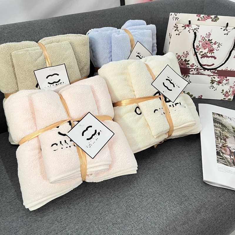 

Designer Bath Towel Set Coral Velvet Fashion Face Towels Luxury Unisex Absorbent Men Women Wash Clothes With Package, With box