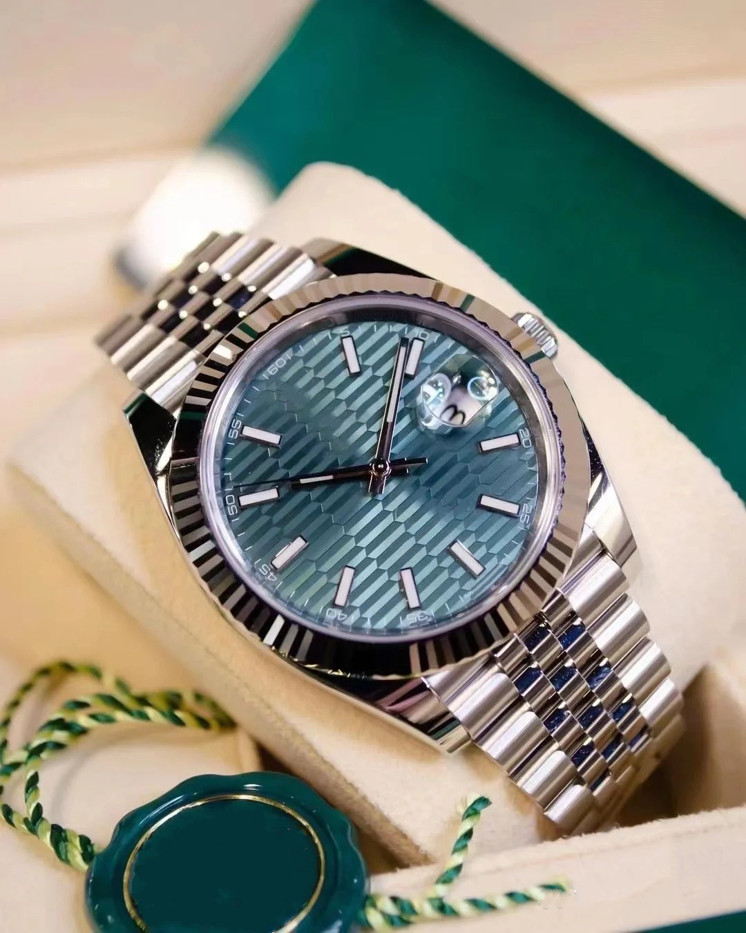

Designer Fashion Men's Watches 126333 126334 41MM dateJust Automatic Mechanical Movement Watch Sapphire Jubilee Bracelet Folding Clasp Watch with Box, Tool(no watch)