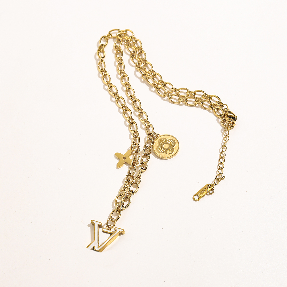 

Never Fade Luxury Designer Necklaces for Women Chains Silver Asymmetric Chain Popular Brand Chains Necklace Fashion Plated Long Chain High End Exquisite
