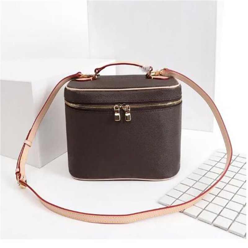 

Designer Lady Cosmetic Bags Fashion Makeup Bag Women Designers Toiletry Travel Pouch Ladies Purses High Quality Handbags Chain Crossbody Bags, Brown