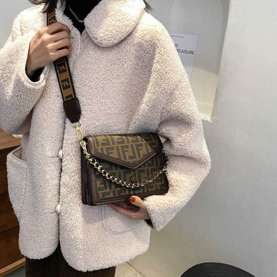 

27% OFF 2023 handbag Korean Design Trend One Shoulder Crossbody Women's Bag Autumn New Simple and Fashionable Chain Small Square, Black8