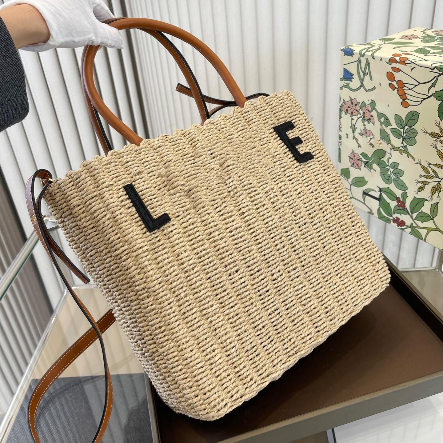 

23ss Designer Straw Beach bags fashion Large Capacity Women Shopping Bags Handbags Fashion letter Rattan Travel Duffle, Khaki