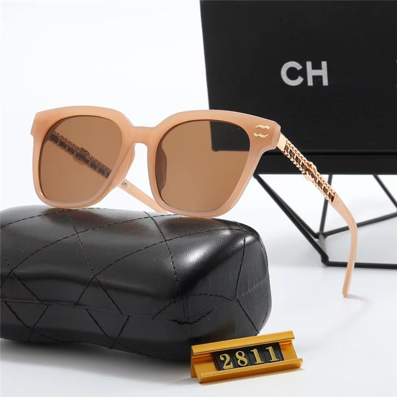 

Designer Sunglasses For Women Cat Eye Eyewear Special UV 400 Protection Letters Big Leg Double Beam Frame Outdoor Design High Alloy Women Sunglasses 2811