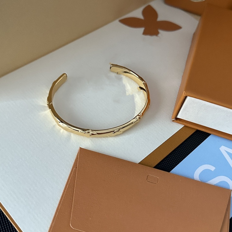

Fashion Style Bracelets Women Bangle Wristband Cuff Chain Designer Letter Jewelry 18K Gold Plated Stainless steel Wedding Lovers Gift Bracelet-14