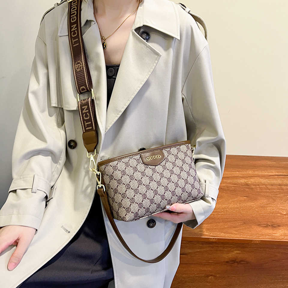 

50% OFF 2023 Fashion hand Advanced feeling square new fashionable and foreign style shoulder net red underarm casual crossbody small bag, Dark coffee