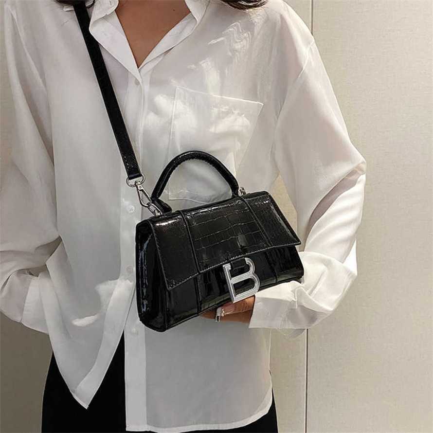 

15% OFF 2023 handbag Handheld Hourglass New Laser Fashion Shoulder Family Silver Diagonal Straddle Small Live Broadcast Women's Bag, Black8