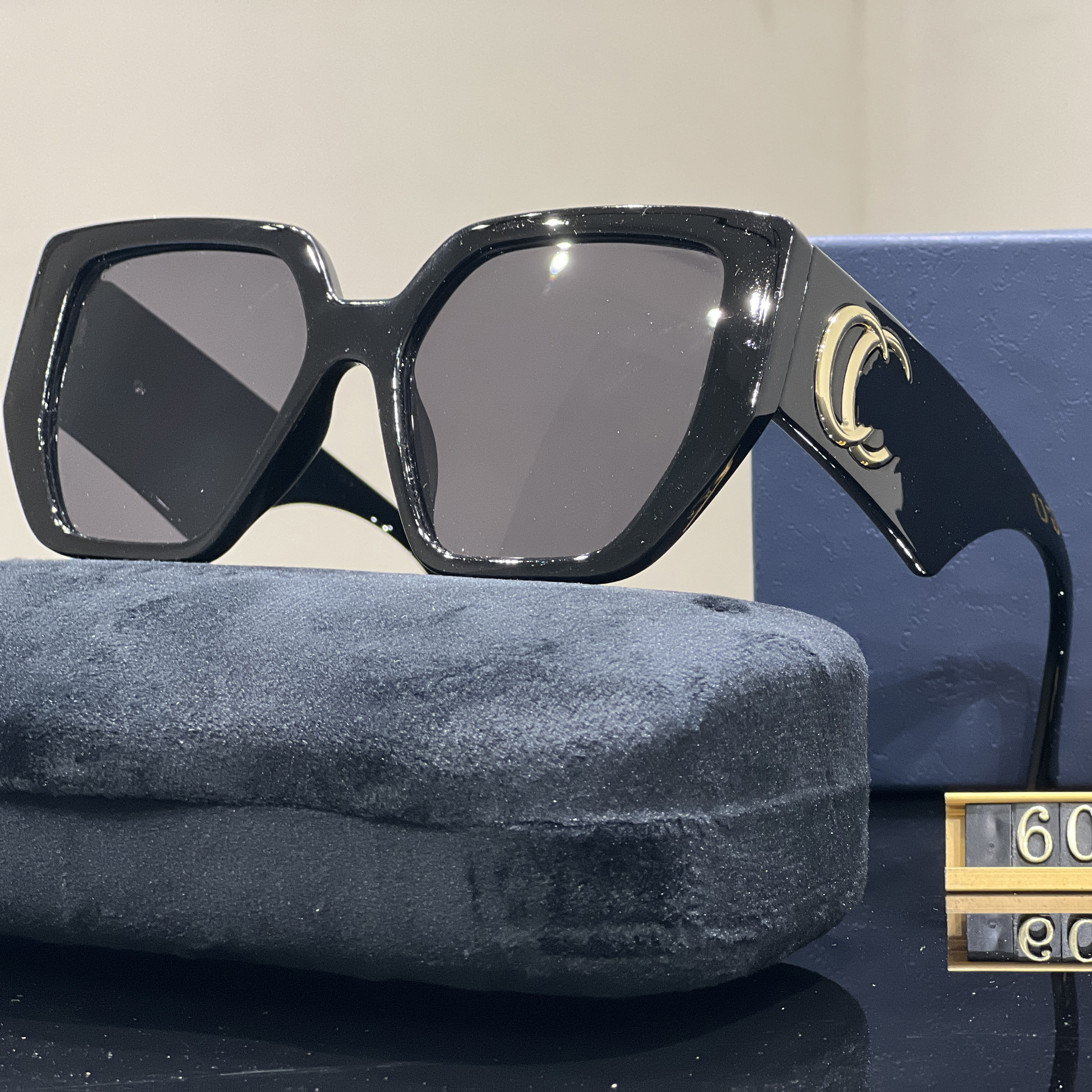 

designers sunglasses for women sunglasses luxury UV protection glasses senior Eyewear For Women eyeglasses frame Vintage Metal Sun Glasses nice gift