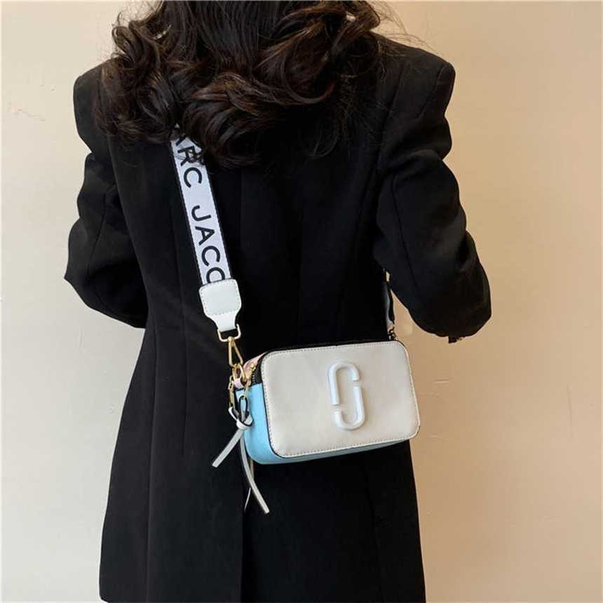 

32% 2023 Fashion hand French niche design small new internet celebrity fashion trend versatile one shoulder crossbody women's bag, Sky blue