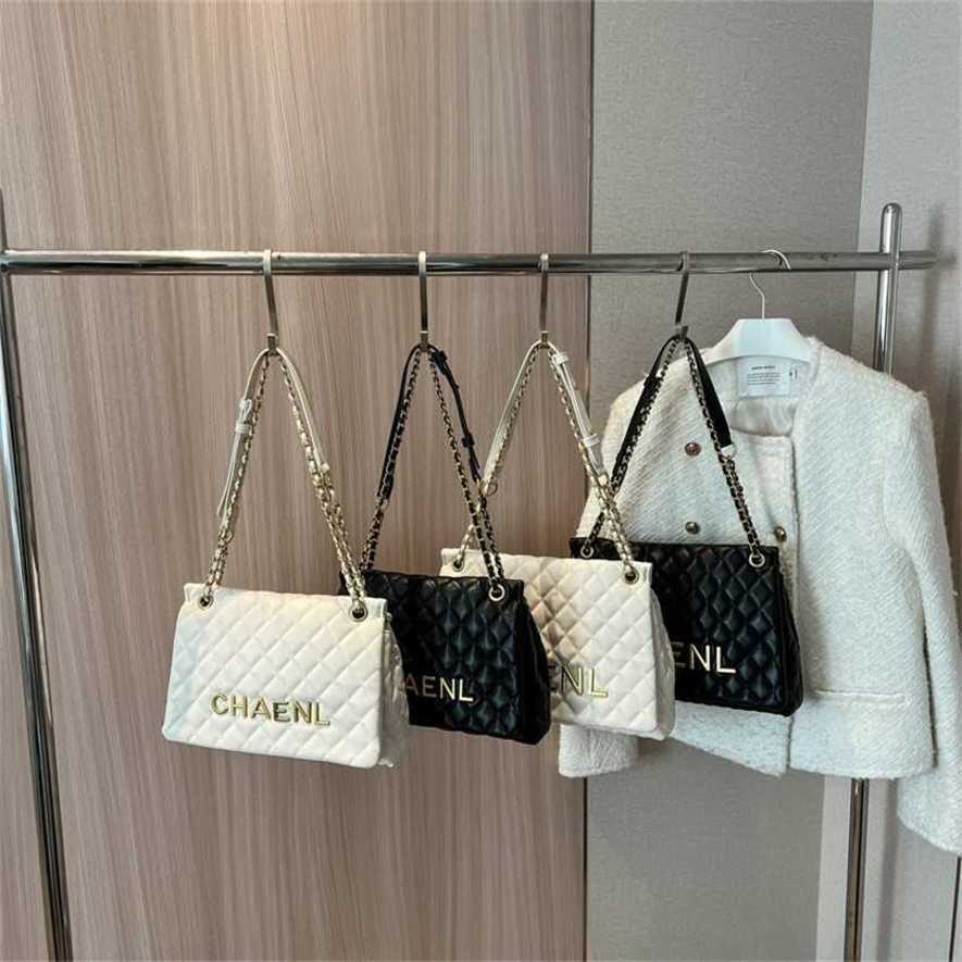 

13% OFF 2023 handbag New Fashion Lingge Chain Embroidered Thread Letter Simple Texture Single Shoulder Crossbody Handheld Women's Bag, Large white