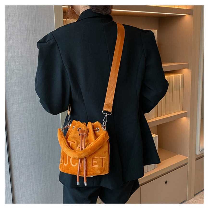 

23% 2023 handbag Netizen Letter Women's Winter Fashion Trend Foreigner Feeling One Shoulder Crossbody Bucket Bag, White11