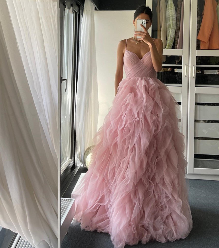 Princesse Chair Rose A-ligne Robe De Bal Col En V Bretelles Spaghetti Volants Tulle Femmes Soirée Formelle Robes Dos Nu Robe De Soirée Sur Mesure