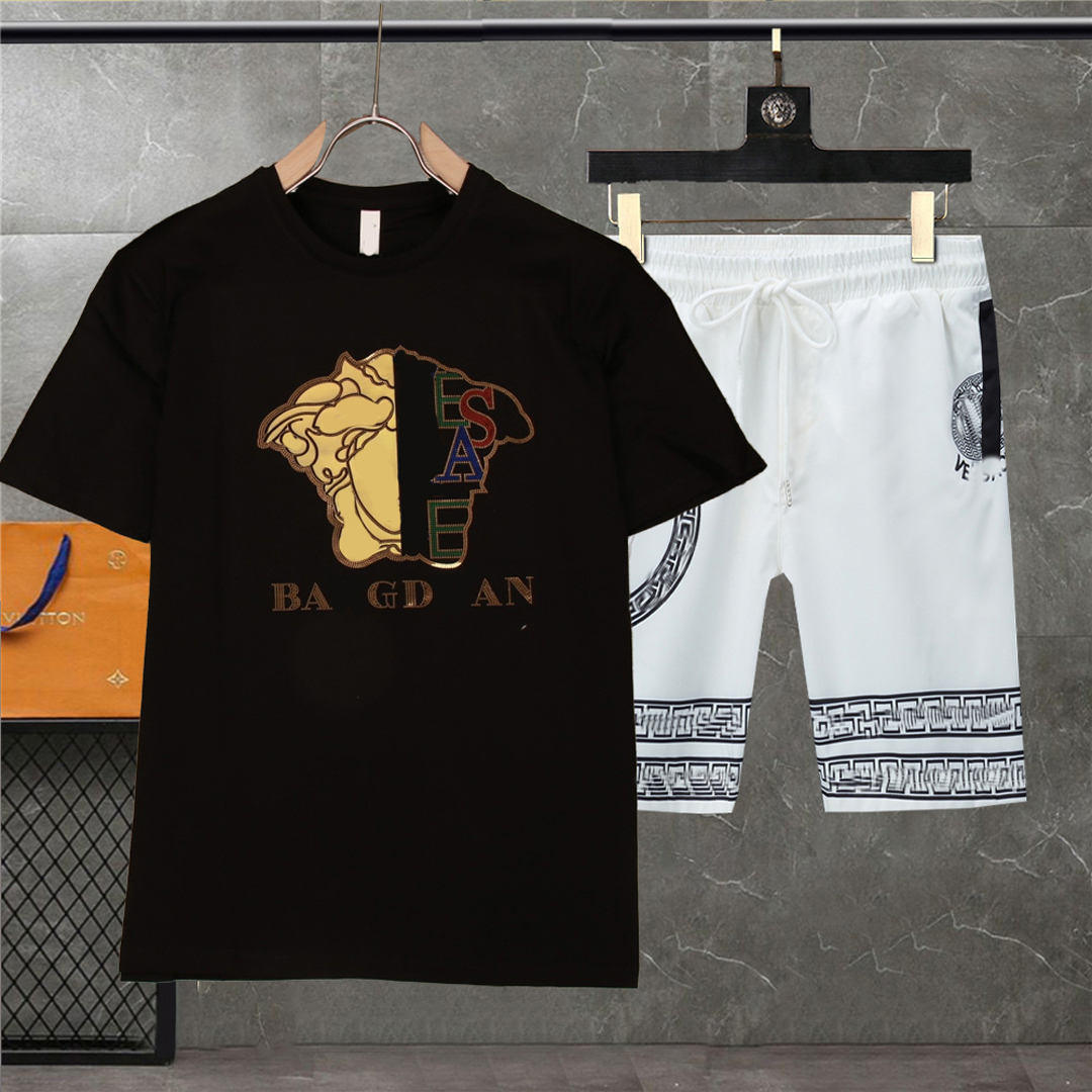 

Mens Fashion Tracksuits Summer Designer T Shirts Shorts Clothing Sets withTrend Suits Men Breathable Tees Mens Tracksuit Letters Casual Streetwear