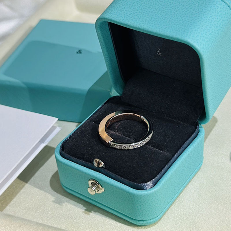 

Luxury designer ring for women classic couple ring trendy fashion diamond jewelry hundred with men and women the same paragraph anniversary birthday gift Jewelry