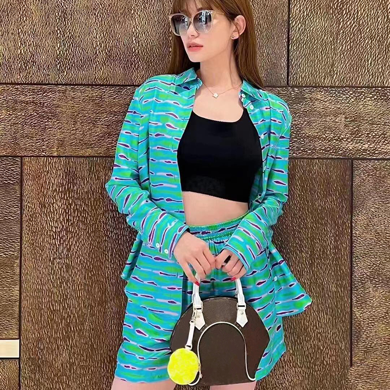 

LV090 10A designer bag woman bag Cow leather shapes the trim and handles. With a round zipper coin purse in the classic tennis color M20752