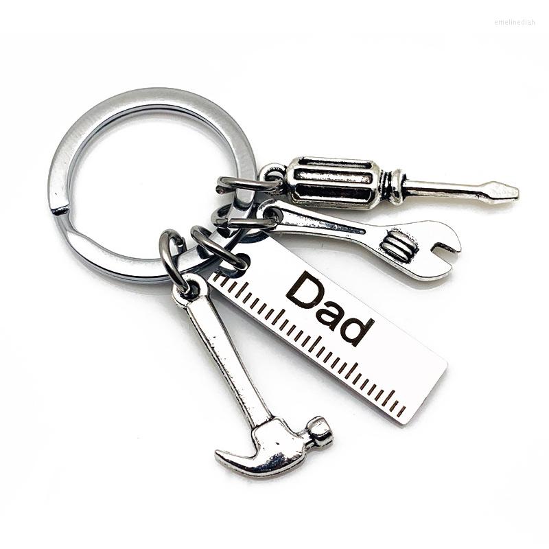

Keychains 1PCS Dad Letters Creative Keyring Father's Day Gifts Handbag Decor Pendant
