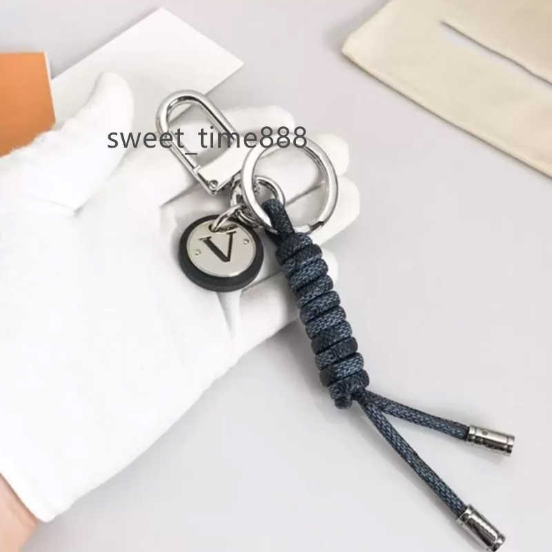

2022 Fashion Designer Keychain Lovers Car Key Buckle Luxury Brands Leather Handmade Carabiner Keychains For Men Women Bags Pendant Keyrings