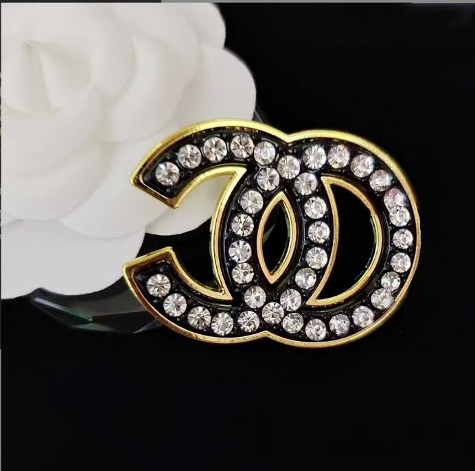 

20style Retro Brand Double Letters Designer Brooches for Women Fashion Unisex Inlaid Crystal Pearl Brooch Clothing Suit Pin Women Wedding Jewelry Party Accessory