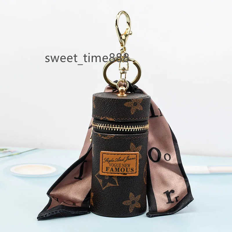 

Designer Letter Bag Keychains Rings Silk Scarf Lipstick Holder Key Chains Fashion PU Leather Purse Pendant Car Keyrings Charm Brown Flower Trinkets Gifts for Women