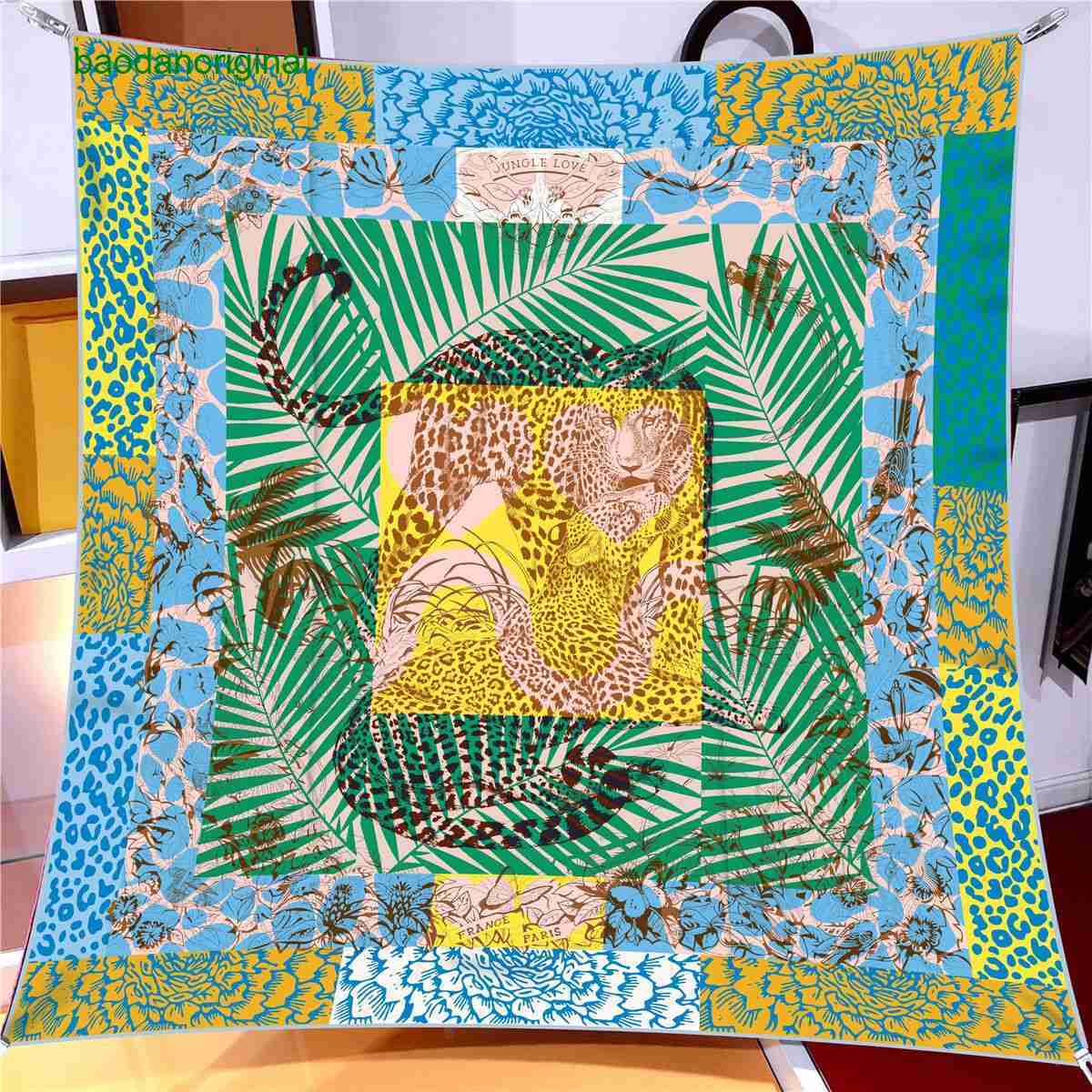

Hemres Designer Scarves Live Streaming of Online Celebrity Leopard Square Female 90x90 French Niche Bra Silk Scarf Spicy Girl with Sexy Temperament