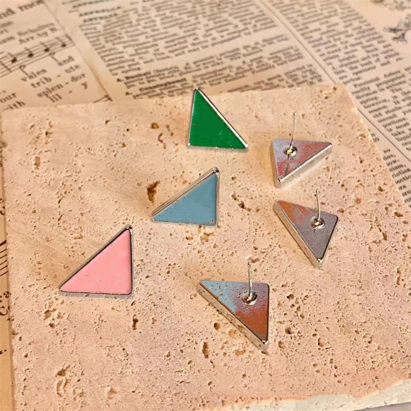 

Luxury Design Earrings Fashion for Man Woman Inverted Triangle Letter Designers Earring Trendy Personality Stud Earrings Designer Jewelry With Logo Dropshipping