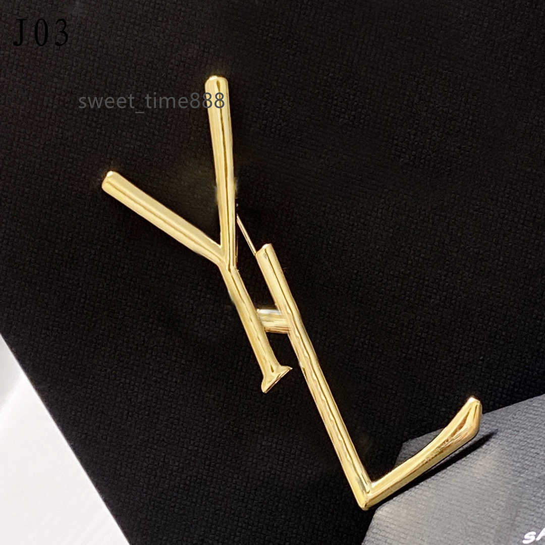 

Classical brooch designer letter retro gift gold color pins women fashion broche large beads female clothes suit alloy brooch for hats classics