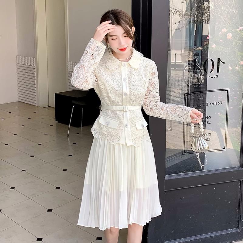 

Casual Dresses High Quality Spring Summer Pleated Dress Runway Fashion Women Lapel Embroidery Lace Hollow Out Patchwork Chiffon With Belt, Beige