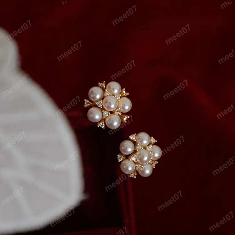 Nouvelle perle fleur mode boucles d'oreilles stéréo sens senior français style rétro doux oreille anneau pour les filles