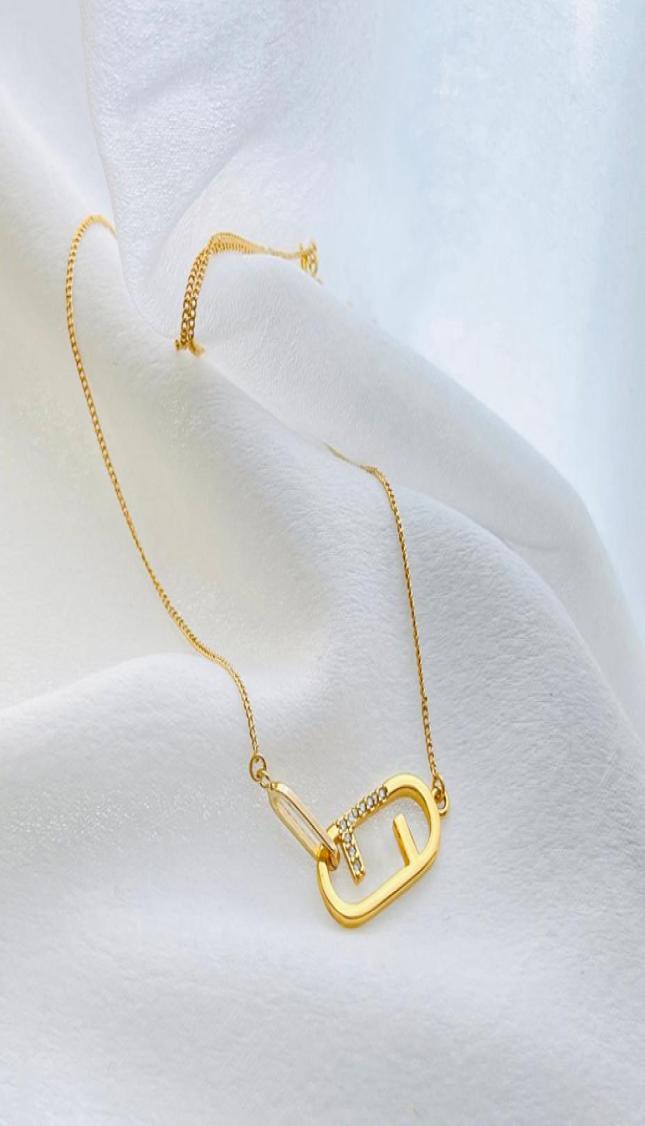 

Designer Gold Necklace Pendant Necklaces Diamonds Chin Luxury Womens Jewelry Pearl Ladies Necklaces Fashion Chins 2204152D9814283