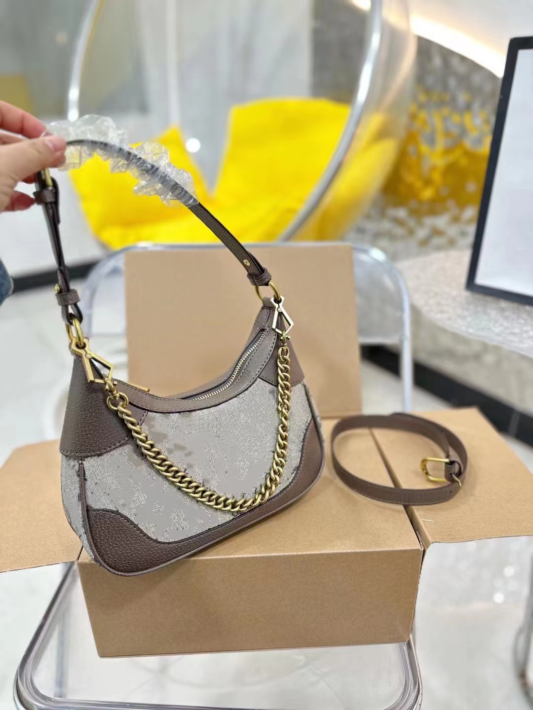 

2023 totes Top Tier Mirror Quality Cosmogonie Hobo Bag Small 25cm Half Moon Handbag Womens Real Leather Strap Zipper Black Purse Luxury Designers Shoulder Chain Bag, Green