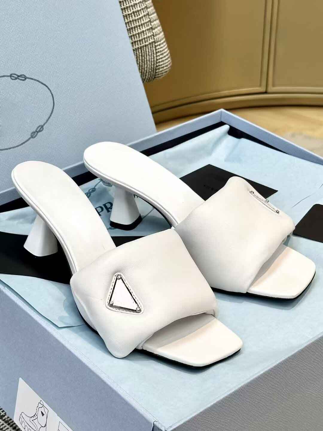 

Famous Summer Soft Padded Nappa Sandals Shoes Brushed Leather White Black Varnished Heels Slip On Slippers EU35-42