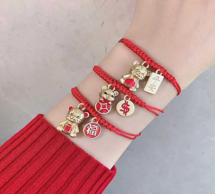 

Chinese New Year Tiger Rope Red String Handmade Craft Gift of the Hand Bracelet6308261