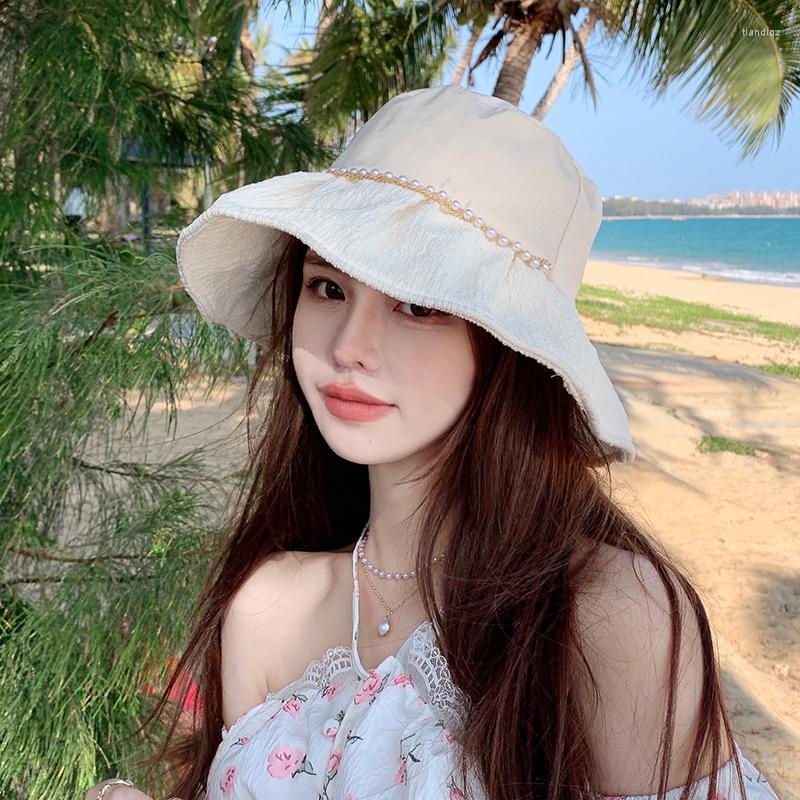 

Berets French Luxury Pearl Chain Bucket Hats Women Show Face Small 2023 Spring And Summer Travel Sunshade Satin Big Brim Sun Hat, White