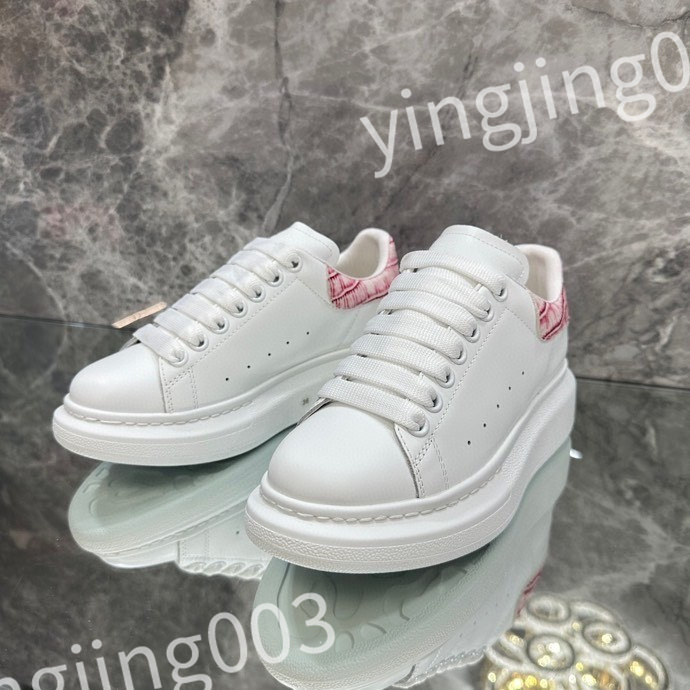 

2023 new top Luxurys Classic Men's Ladies Casual Shoes Designer Fashion Leather Flat Street Couple Sneakers Outdoor Running Shoes, 01