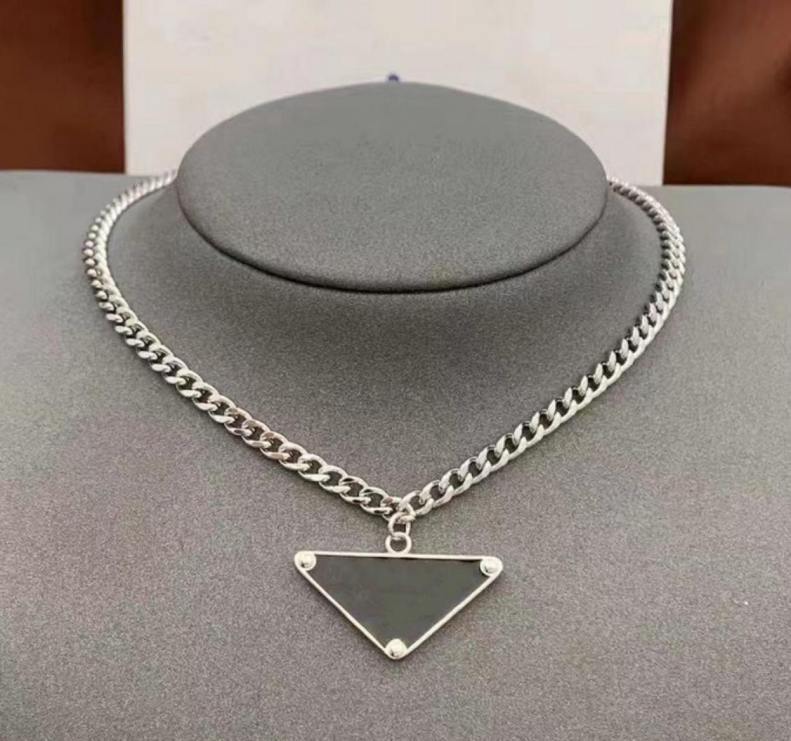 

Womens Mens Luxury Designer Necklace Chain Fashion Jewelry Gold and silver Black White P Triangle Pendant Design Party Hip Hop Pun8836814