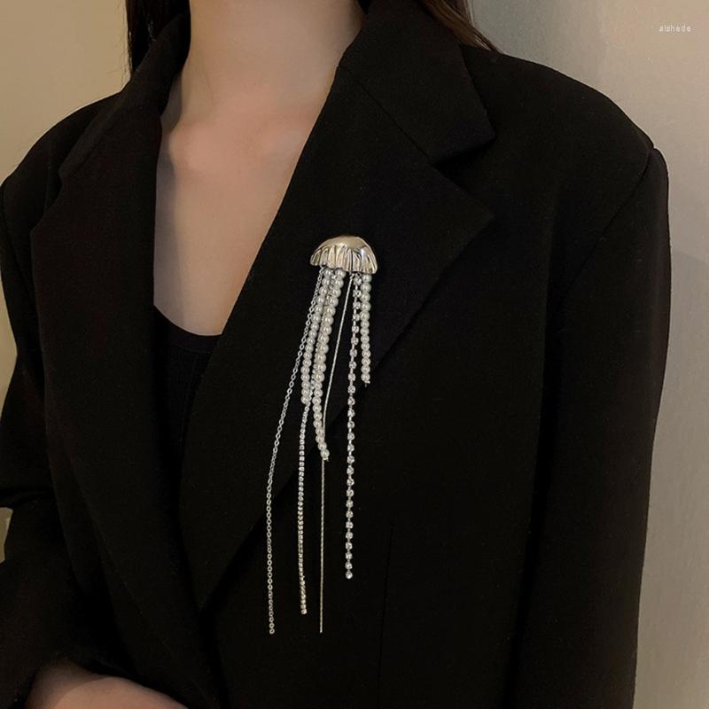 

Brooches Vintage Elegant Imitation Pearl Bow Brooch Pin Tassel Design Butterflies Metal Jewelry Accessories Wedding Banquet Gift