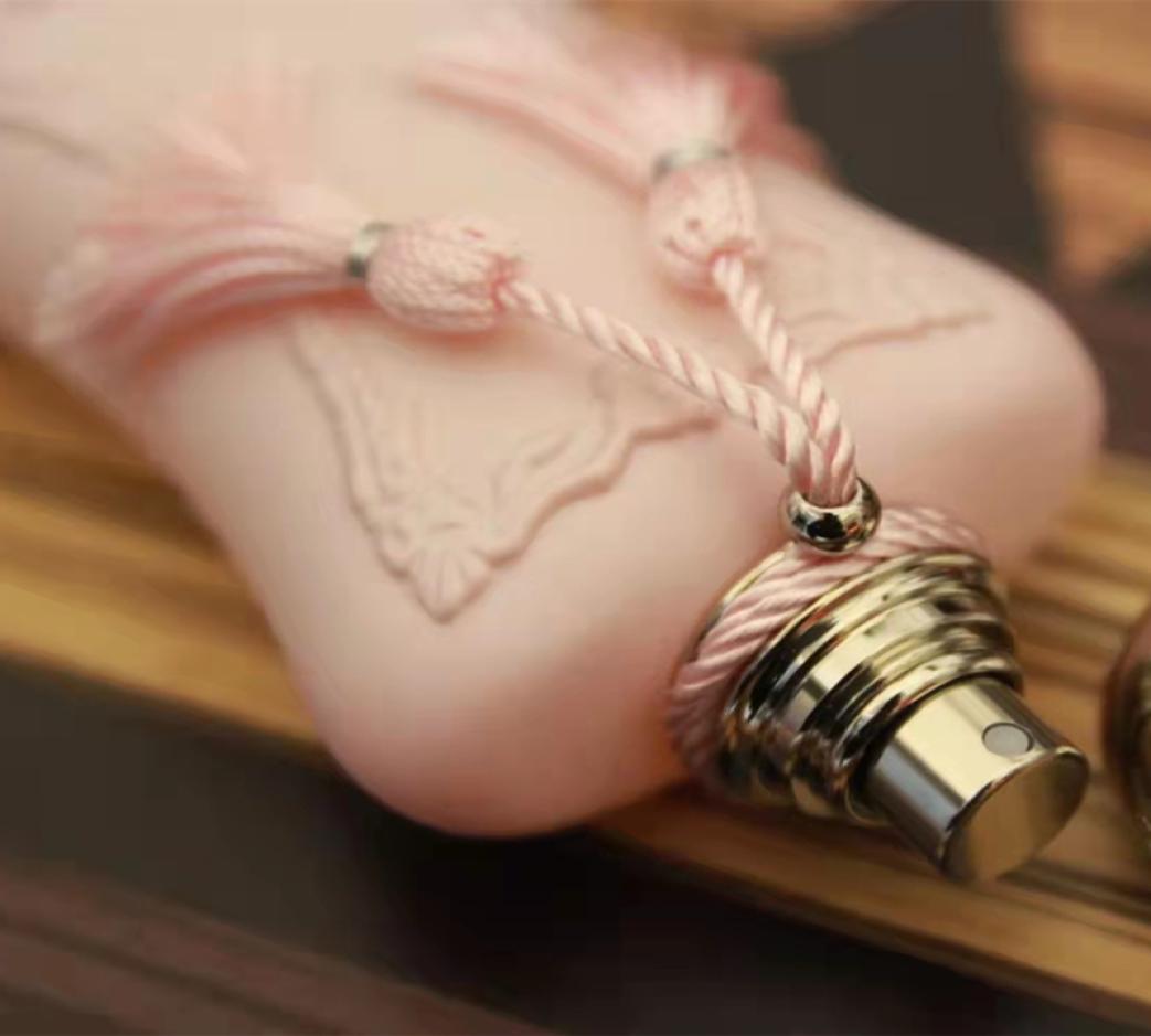 

Whole Francis Air Freshener DELINA ORIANA red bottle for women EAU DE PARFUM 70ml Attractive fragrance long lasting time 3570078