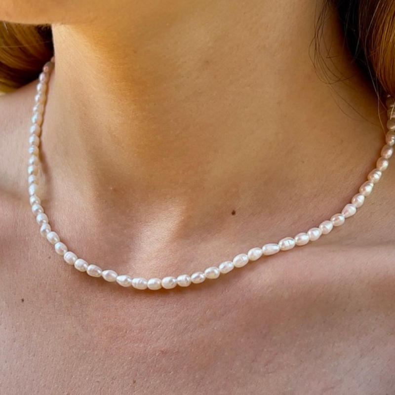 

Vintage Style Dainty Freshwater Rice Pearl Necklace for Men and Women Minimalist Choker Necklace Layered Jewelry For Mom Gift