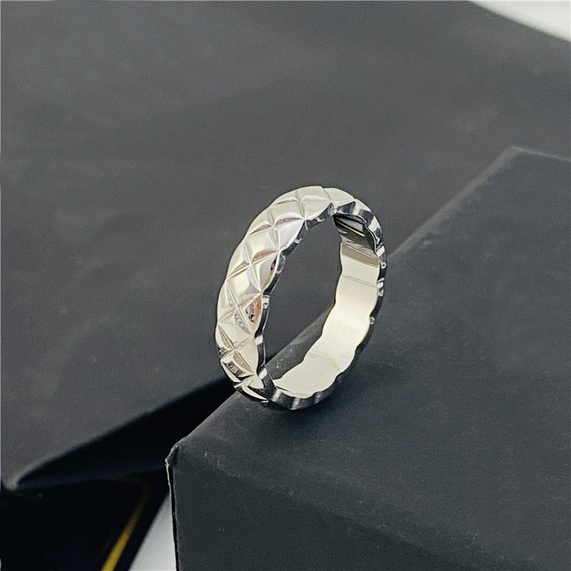 

Designer classic diamond pineapple pattern luxury ring, plaid pattern couple ring