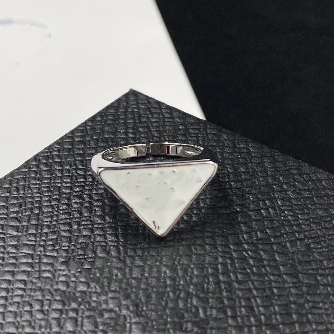 

Designer designed love couple rings for elegant and gorgeous ladies and girls' parties, weddings, and birthday jewelry
