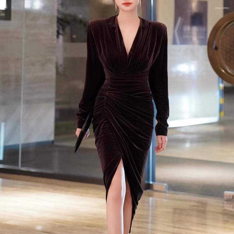 

Casual Dresses Women Sexy Long Dress V-neck Sleeve Velvet Pleated Waist Fitting Midi, Auburn