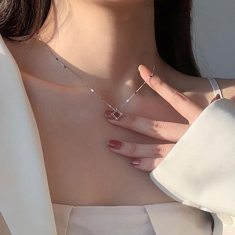 

Chains 2023 S925 Silver Geometric Square Hollow Necklace Affordable Luxury Fashion Trendy Grace Clavicle Chain
