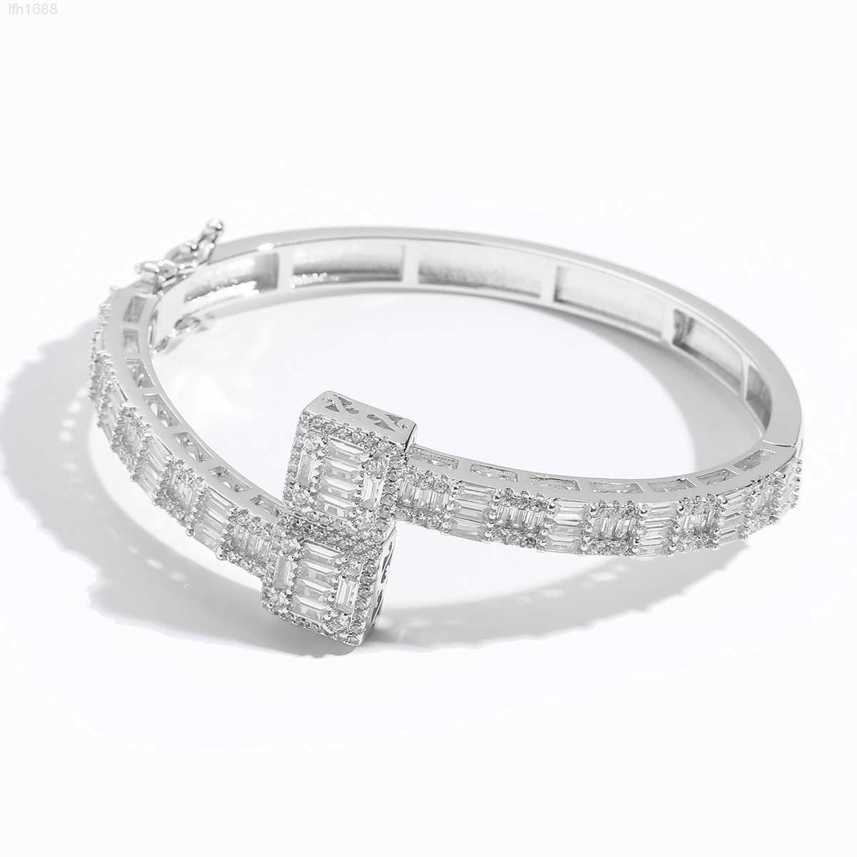 

Wg272 Luxury Brass Iced Out Cz Diamond Baguette Bangle Hip Hop Jewelry Gold Plated Miami Crystal Cuff Bangles
