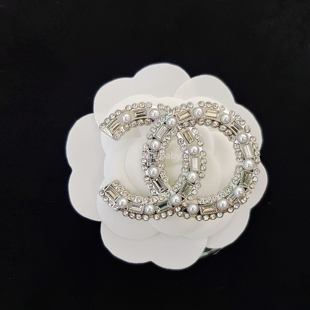 

Luxury Brand Desinger Brooch Women Crystal Rhinestone Pearl Letter Brooches Suit Pin Fashion Jewelry Designer Accessories
